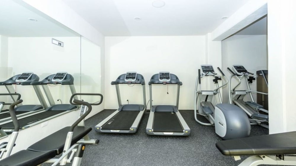Superb 2BR condo walking distance to everywhere by Happy Address
