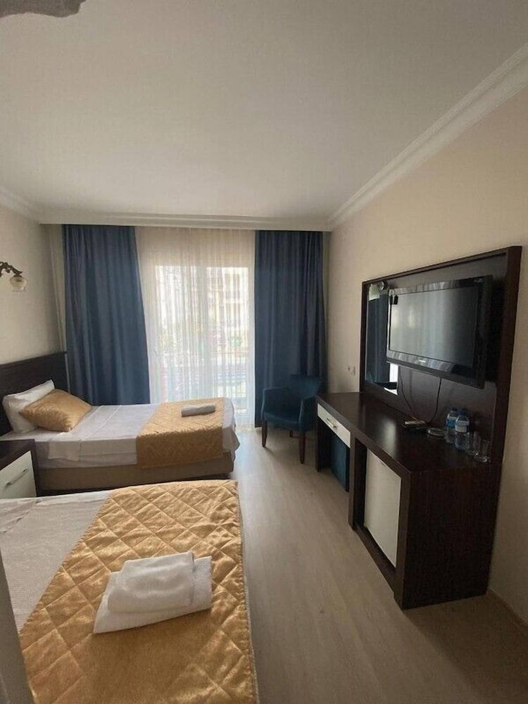 THELUNACİTY HOTEL