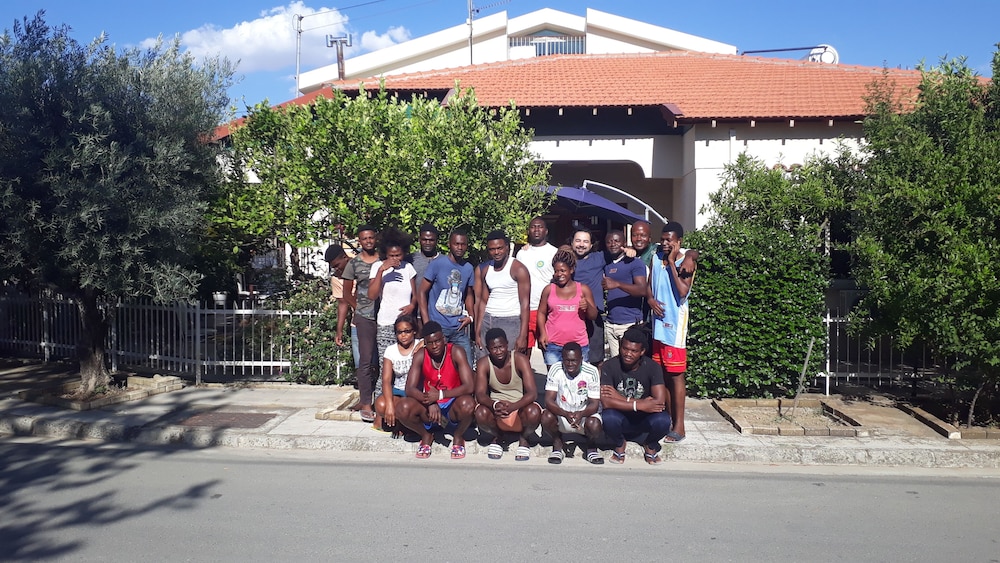 Costas Hostel Action