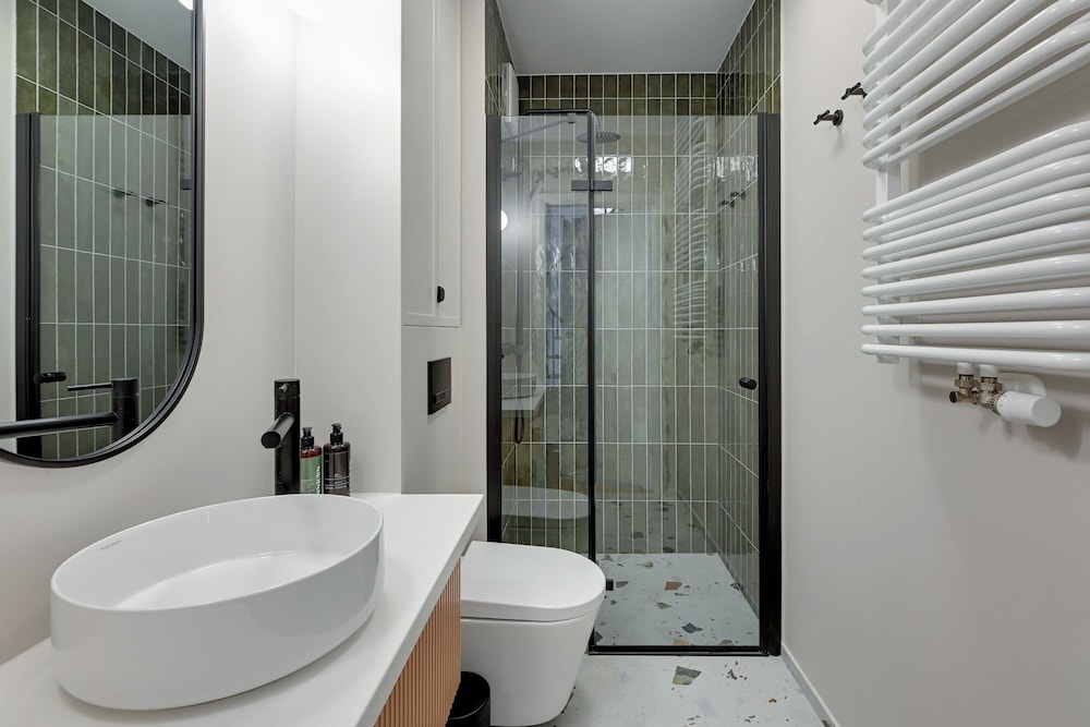 Waterlane Vintage Fitness & Gym by Downtown Apartments
