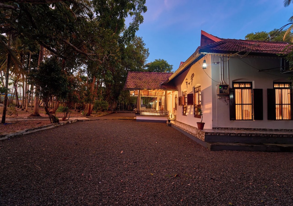 Cotelac Heritage Lake Resort Alleppey