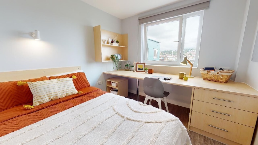 Private Ensuite in Stylish Apartment view 4