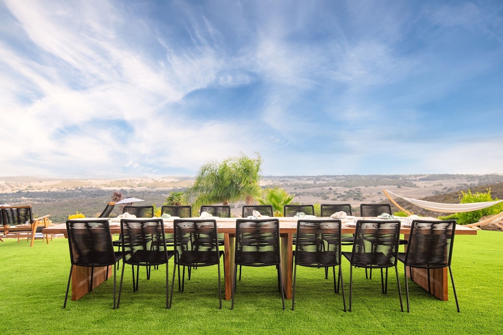 Colina by Avantstay Secluded Mountain Top Oasis w Pool Hot Tub Putting Green