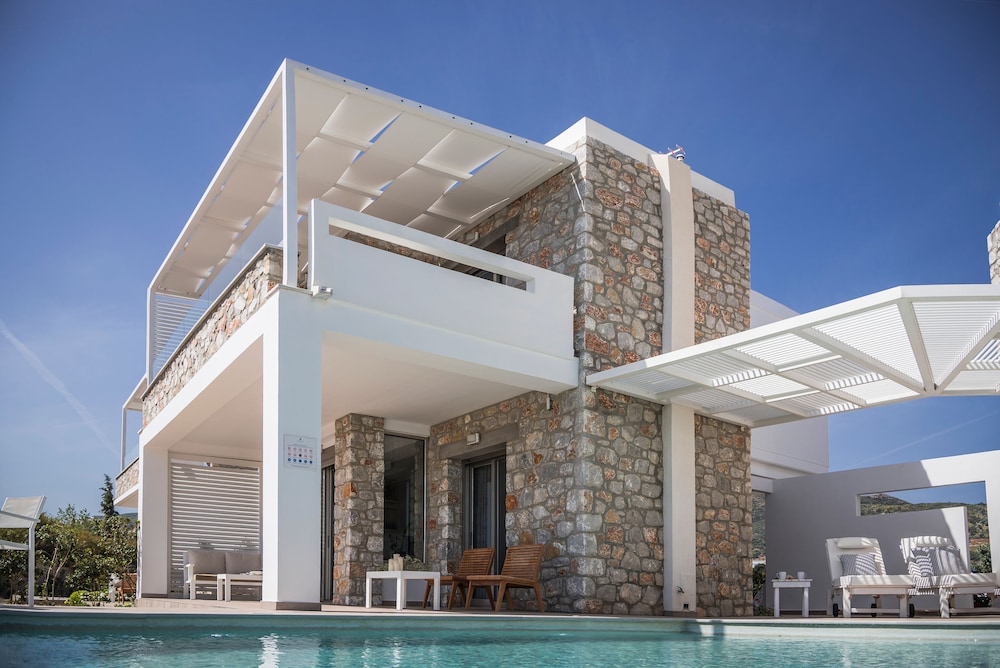 Cedar Bay Beachside Villas