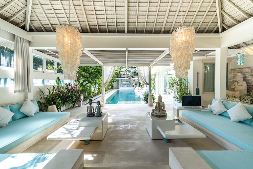 Villa Puro Blanco — lounge
