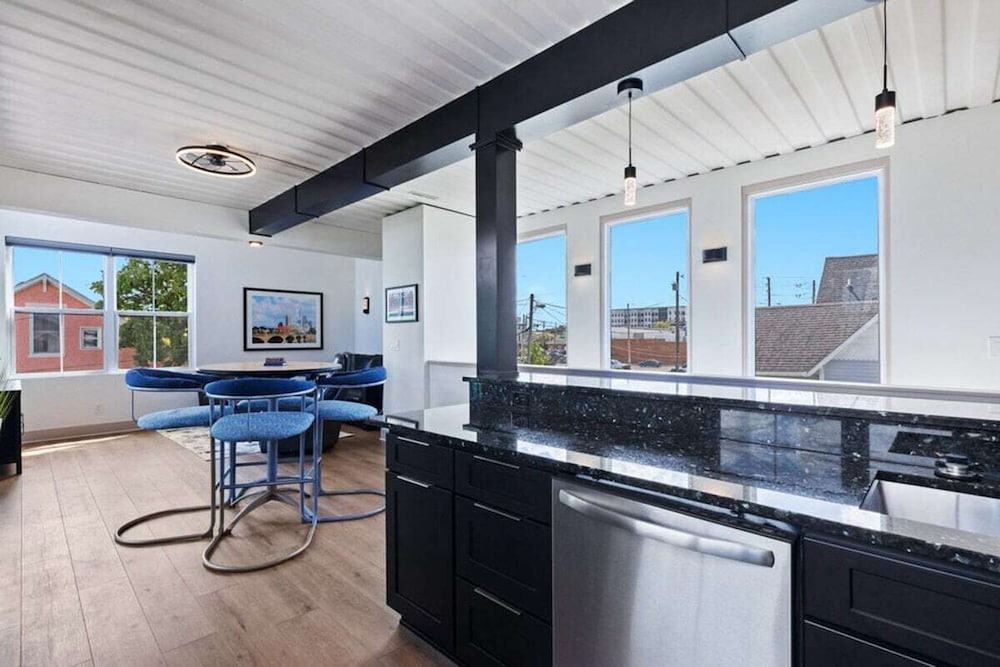 Indy Stadium Villas 711 T