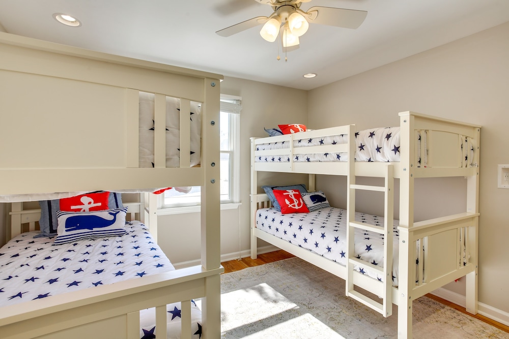 Avalon Vacation Rental w/ Porch & Grill!