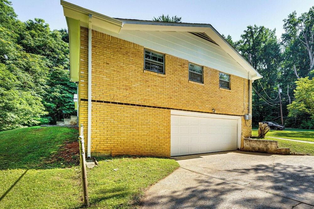 Family-friendly Huntsville Home w/ Spacious Yard view 2