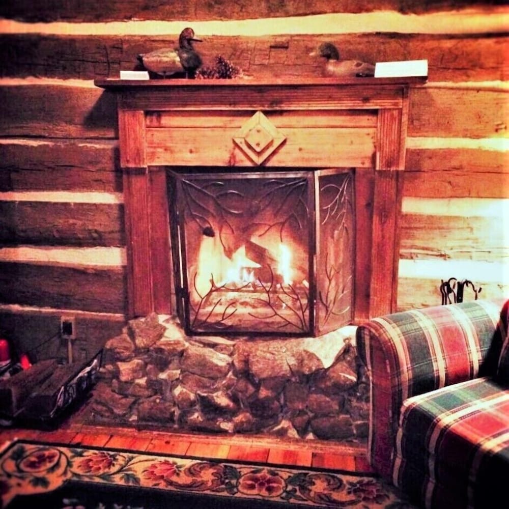 Lexington Vacations - DeHart Cabin - Property Image 21