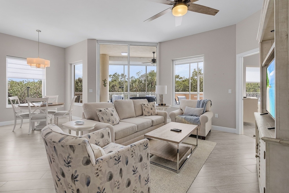 Manatee Bay #721: Waterfront Condo W/ Bay Views & Pool 3 Bedroom Condo