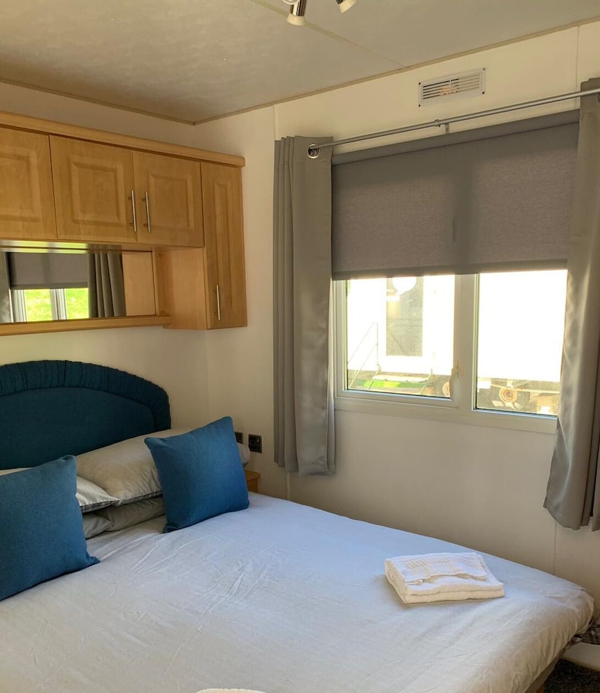 Beautiful 3-bed Caravan on Holiday Park view 5