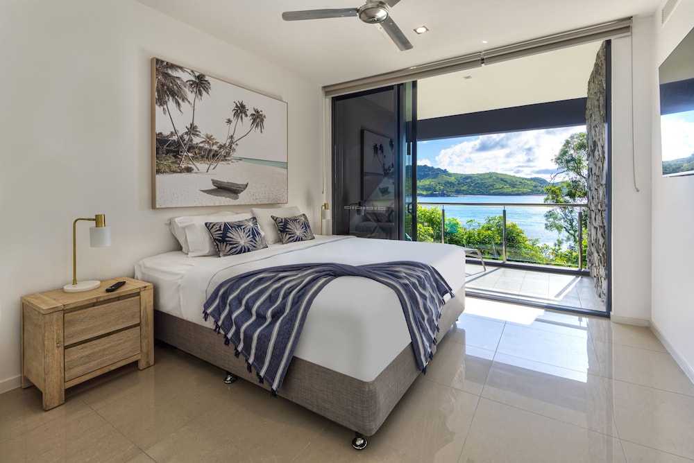 Villa 2 The Edge Oceanfront Deluxe 4 Bedroom Near Marina With Golf Buggy