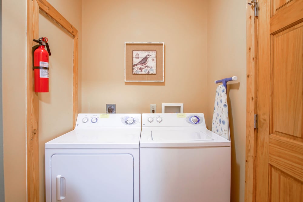 Loggers Run #7: 5 Bedrooms, 3.5 Bath: Slope Side. Overlooks The Ski Trail !