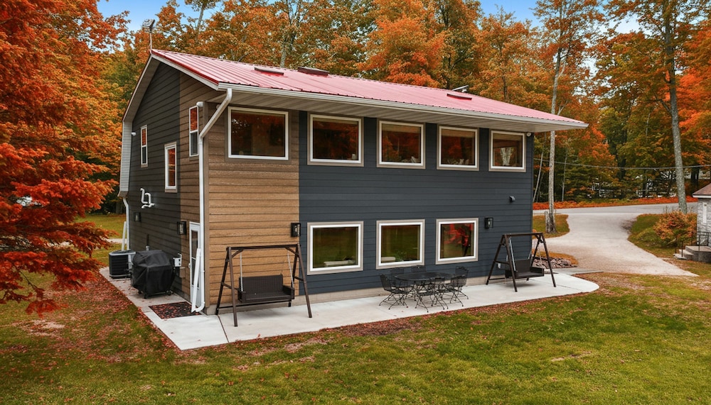 5 BR Family Hangout I Lake Views I Firepit
