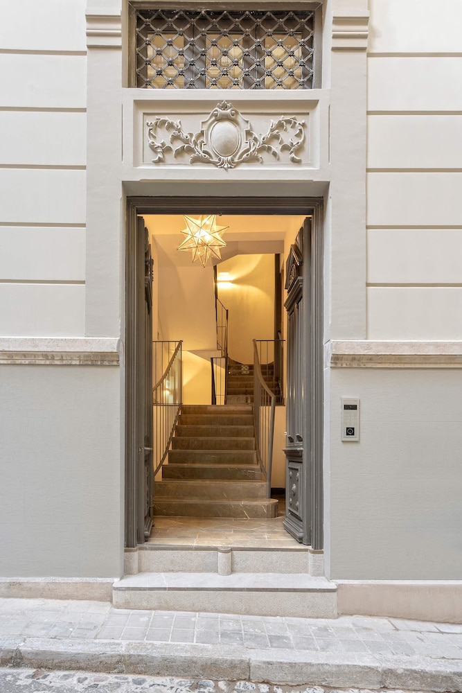 Exclusive 2-bedroom Near the Cathedral. San Matías I