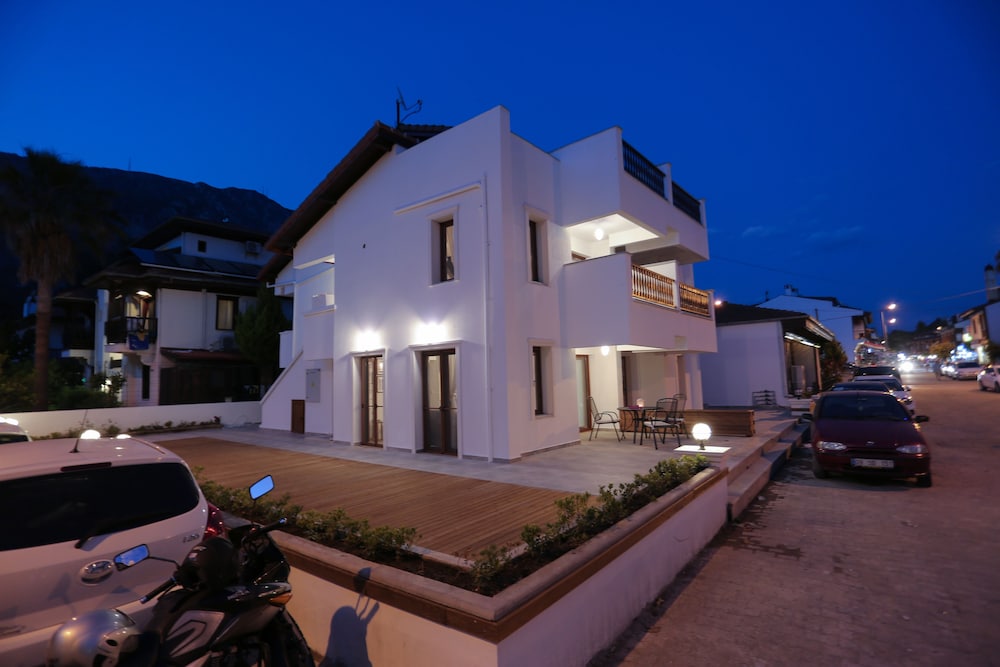 Alp Suites Limon