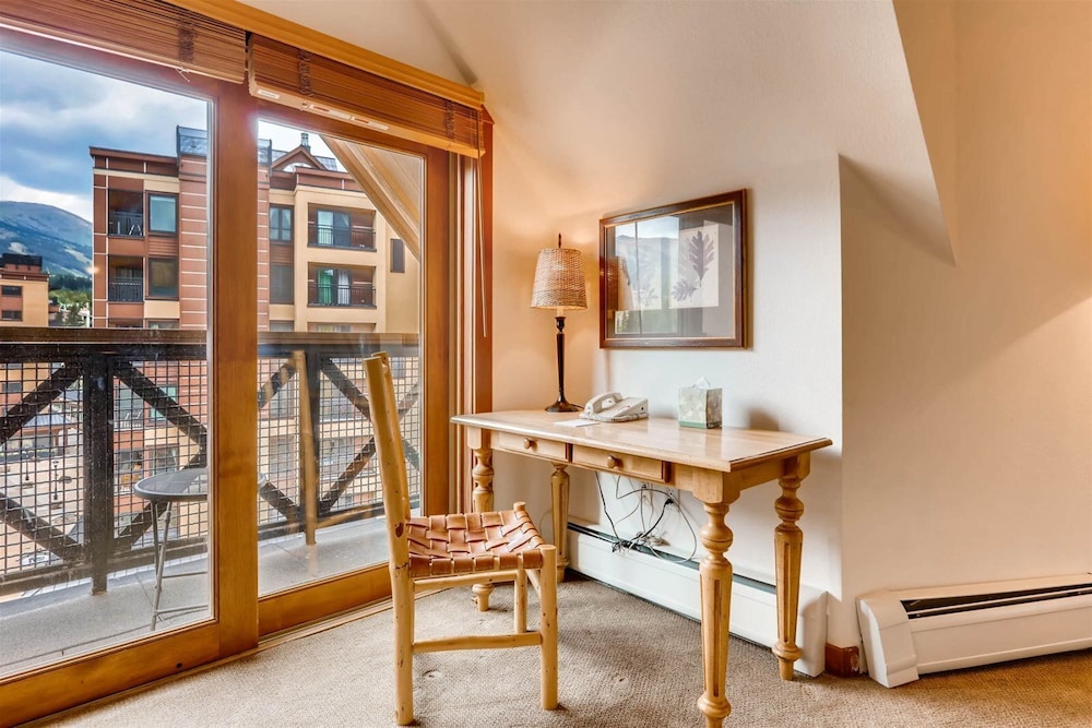 Perfectly Placed 2 Bedroom Vacation Rental in Historic Downtown Breckenridge with Access to Hot Tub and Pool