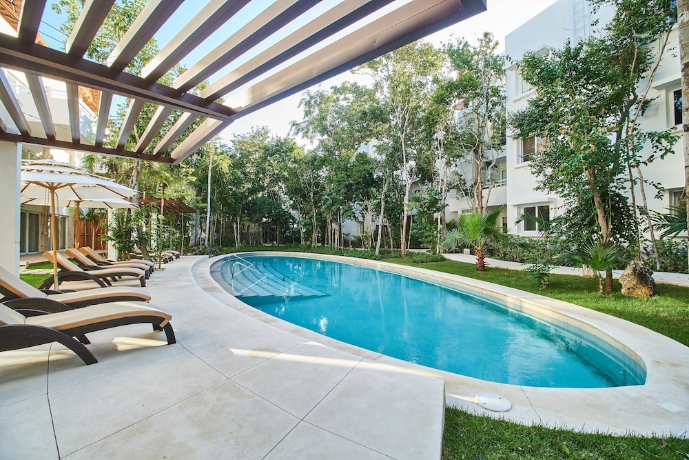 Amazing Apartment With Pools Gym BBQ Yoga Deck