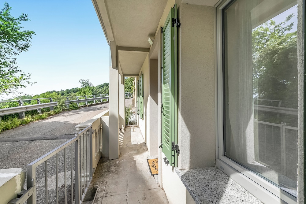 Iris Apartment