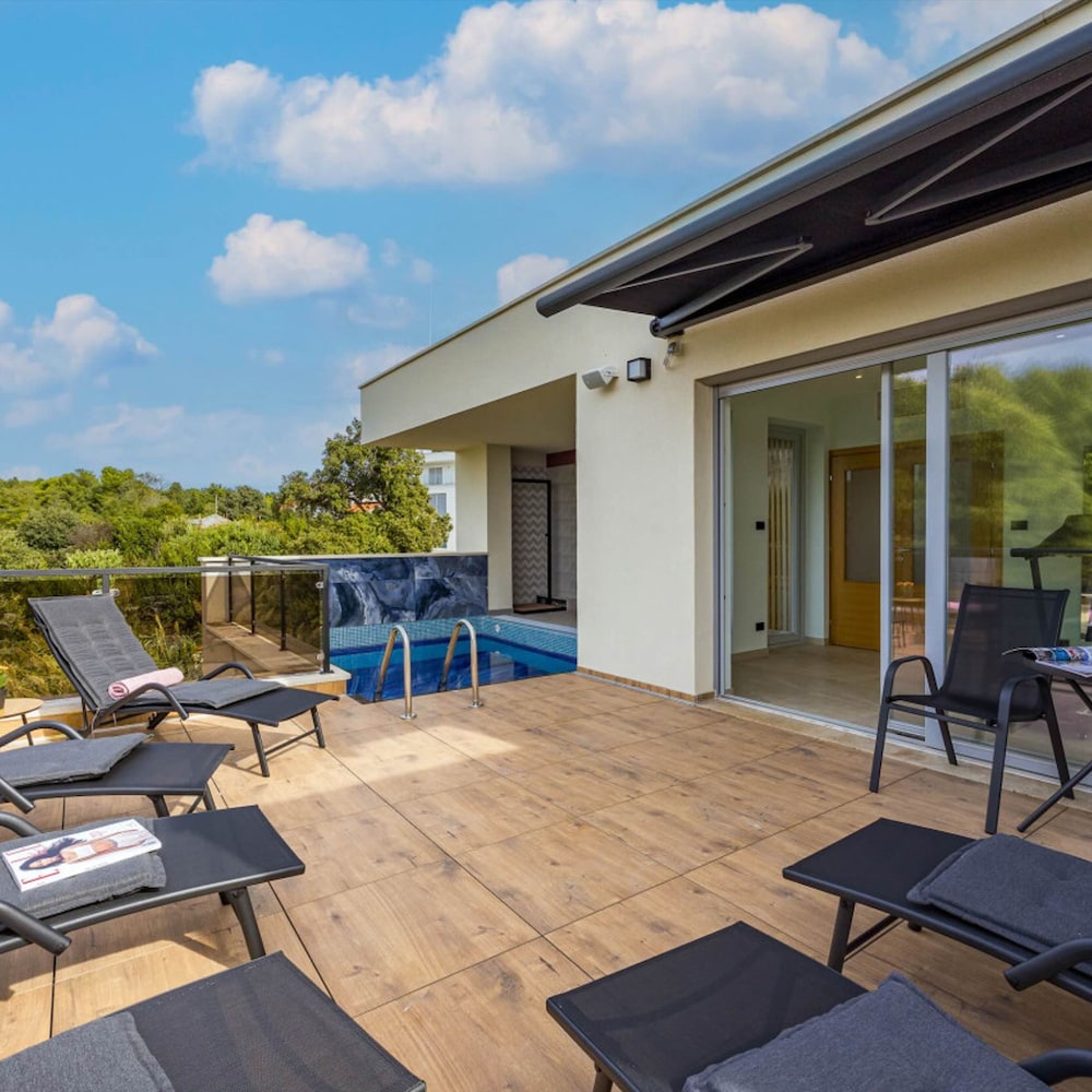 Villa Palma - Seaside Luxury Villa for 6 Person