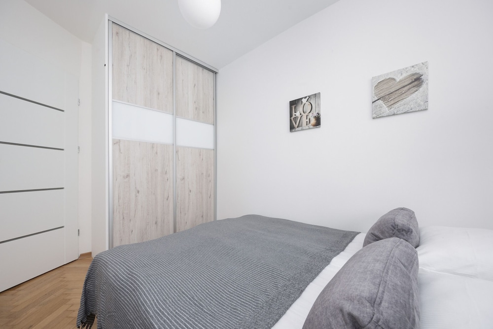 Apartment Warsaw Królewska by Renters view 2