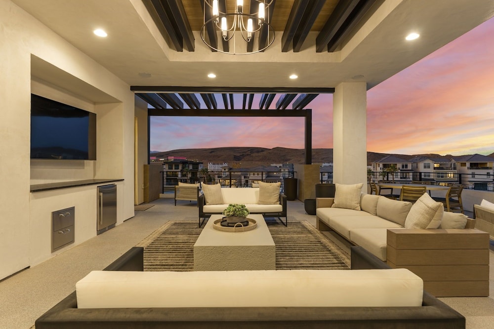 Luxury Beachside 7 Bedroom Home