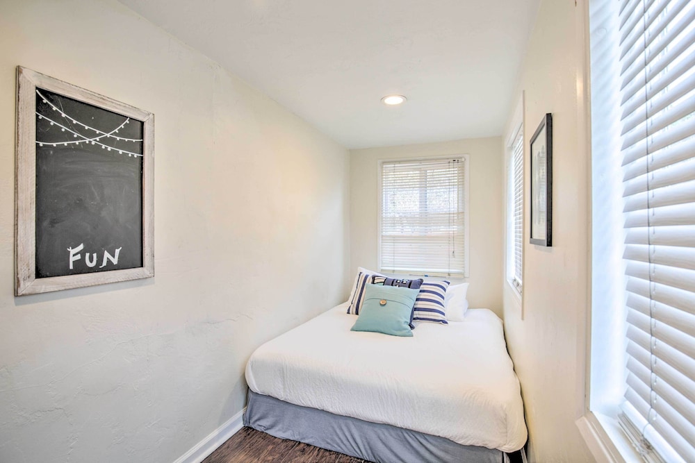 Modern Duplex Near Gaylord Resort & Bayfront! view 4
