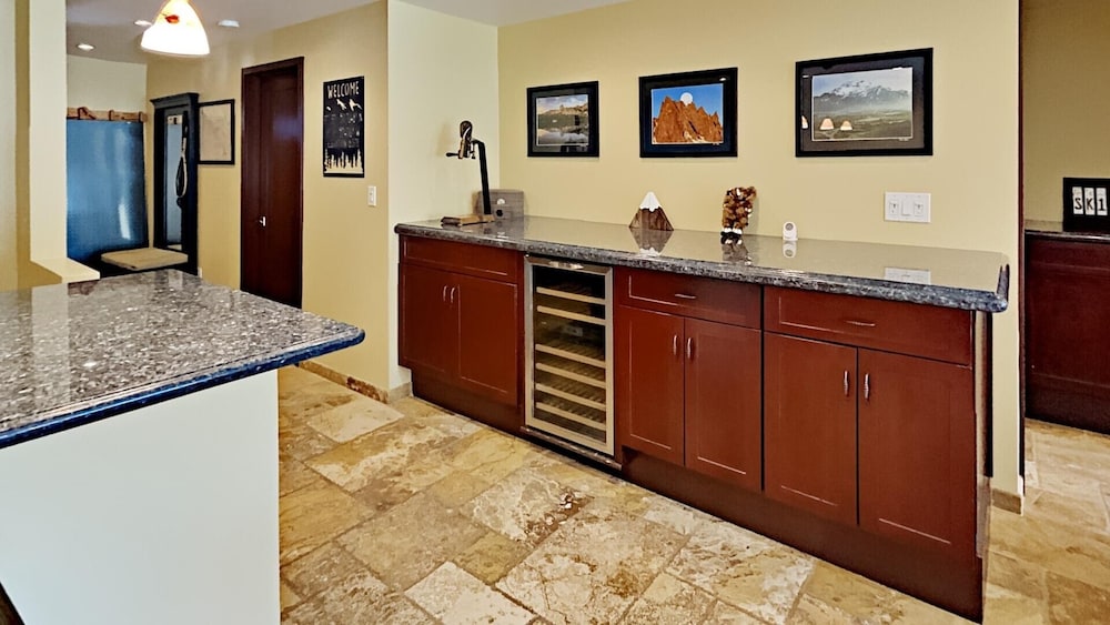 Gorgeous Remodeled Condo With Views Of Mammoth Mountain! by RedAwning