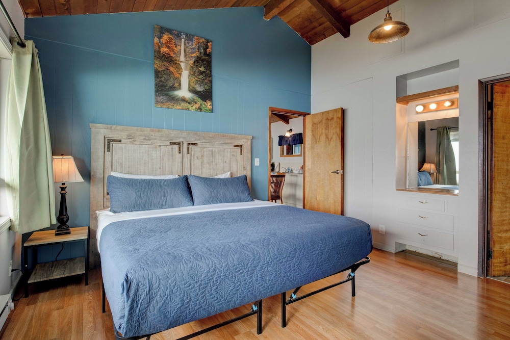 Moolack Shores Inn