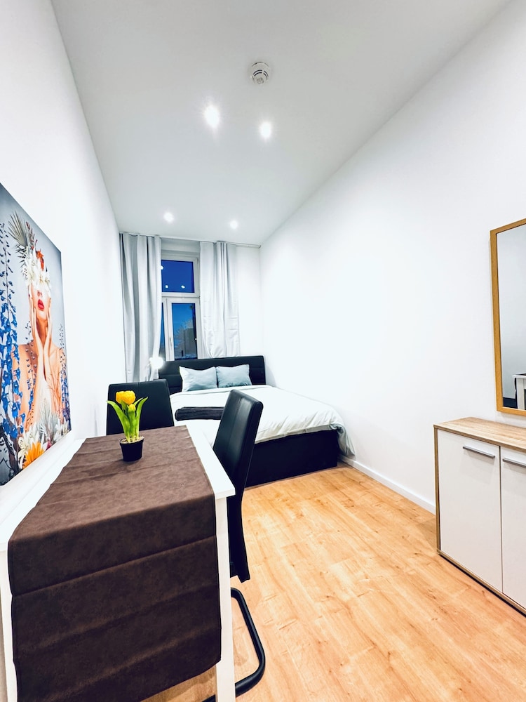 Lovely 4BR Apt Near Kaufpark Alterlaa