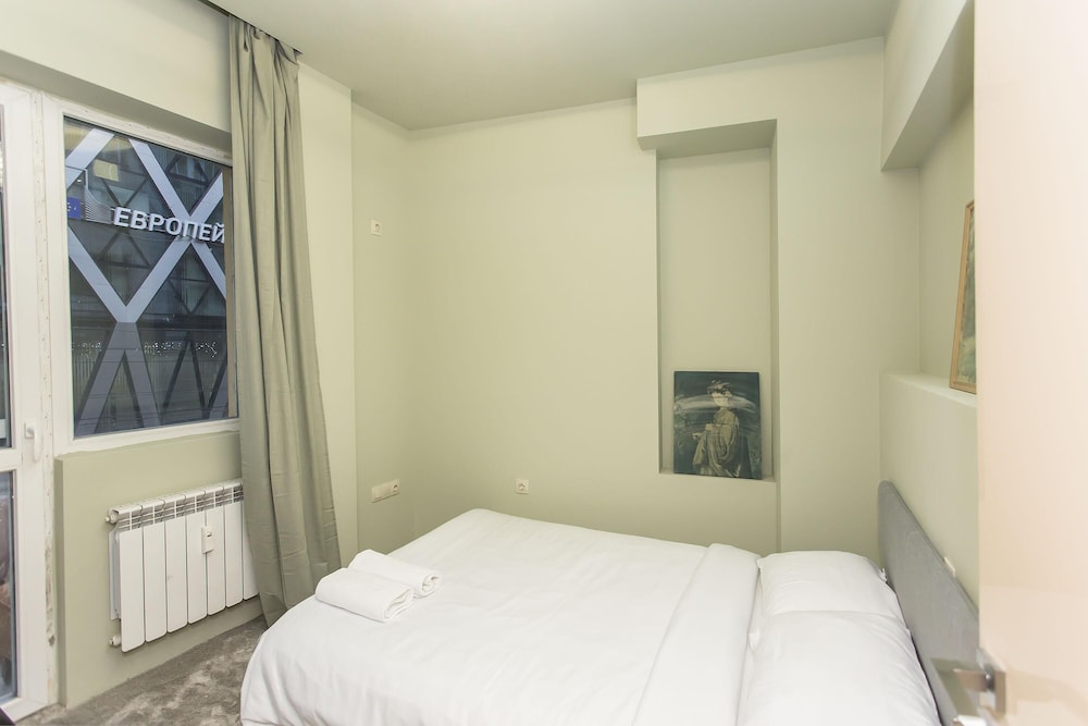 Elegant 2bdr Apartment With a Balcony