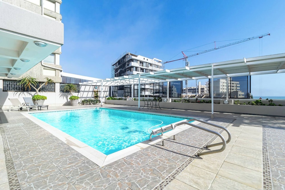 1 Bedroom Apartment, Seapoint, Cape Town