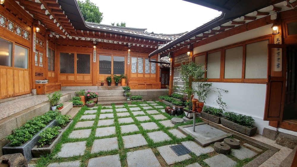 So Hyeon Dang Hanok Guesthouse