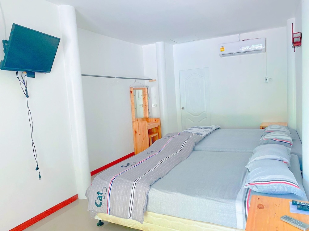 Chomlay Restaurant & Room for Rent
