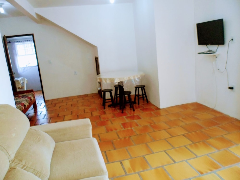 Ingleses Residence