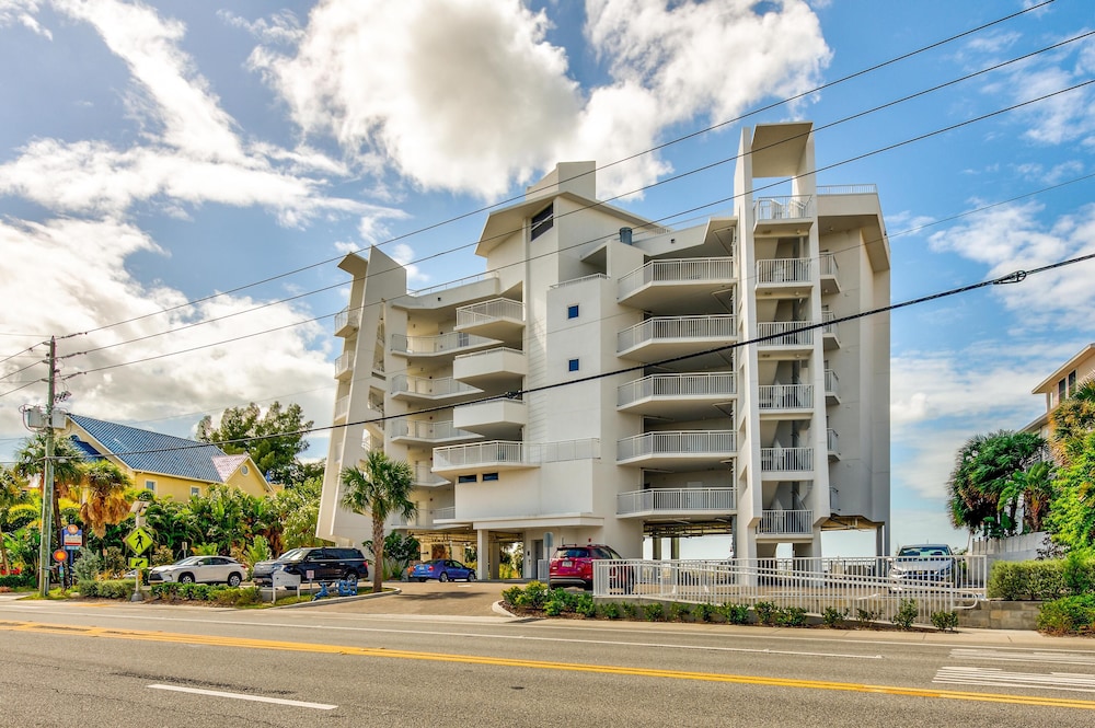 Oceana 203 West