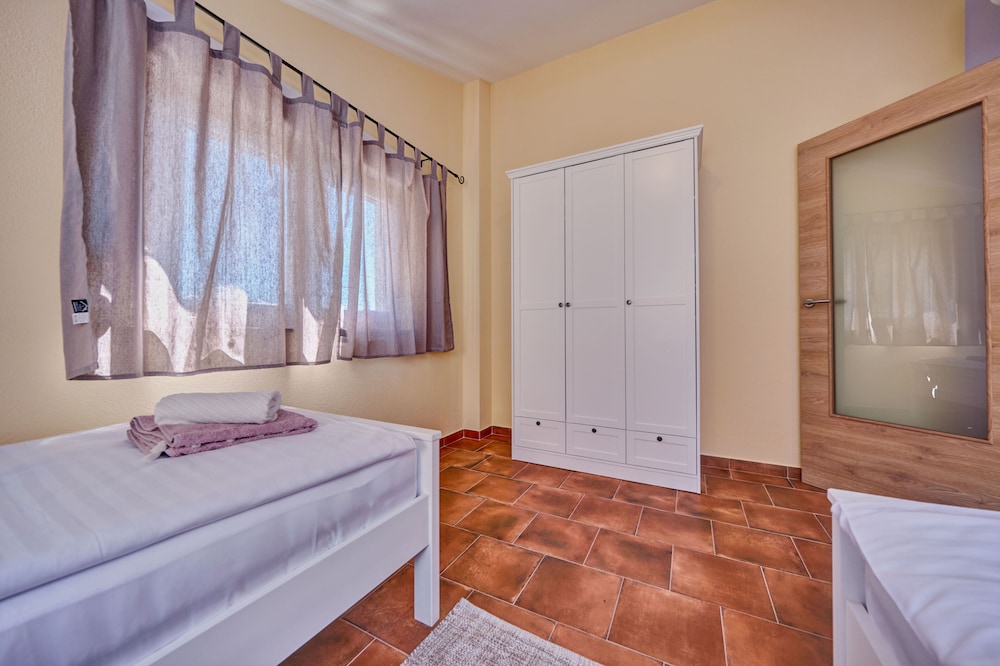 Anovi Holiday House by Litto view 4