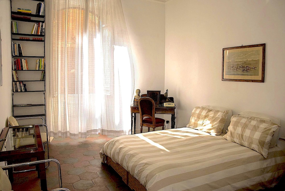Rome With a Garden Delightful 1 Bedroom Apartment With Private Garden in Historic Trastevere