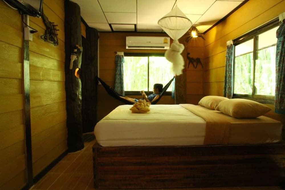 Khao Sok Tree House