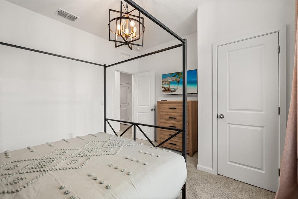 Luxurious 4BR Villa Pool close to Disney