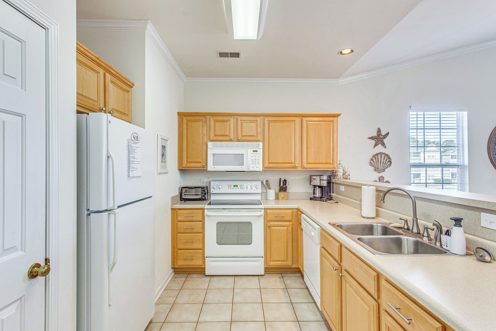 5 Mi to Shore: Condo w/ Patio in Sunset Beach!