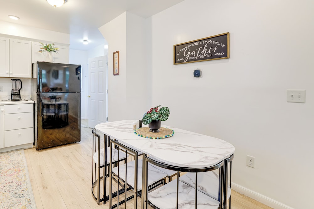 2 Mi to State Park: Updated Niagara Falls Home