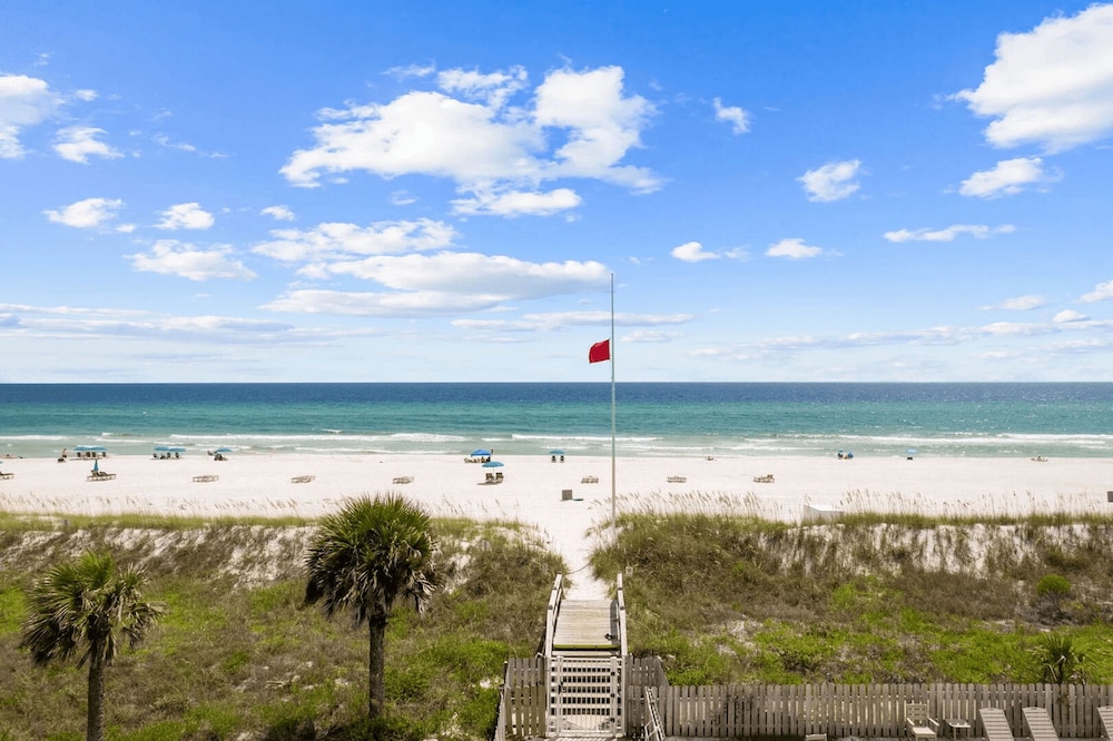Blue Marlin by Avantstay Beachfront w Views Pool Access Beach Chairs