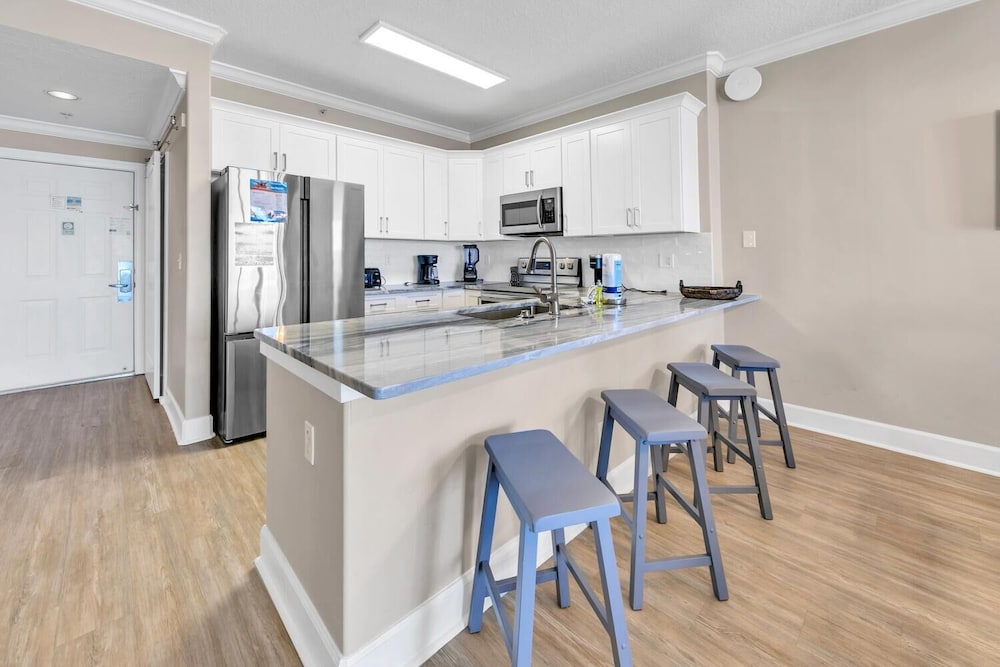 Twin Palms 1401