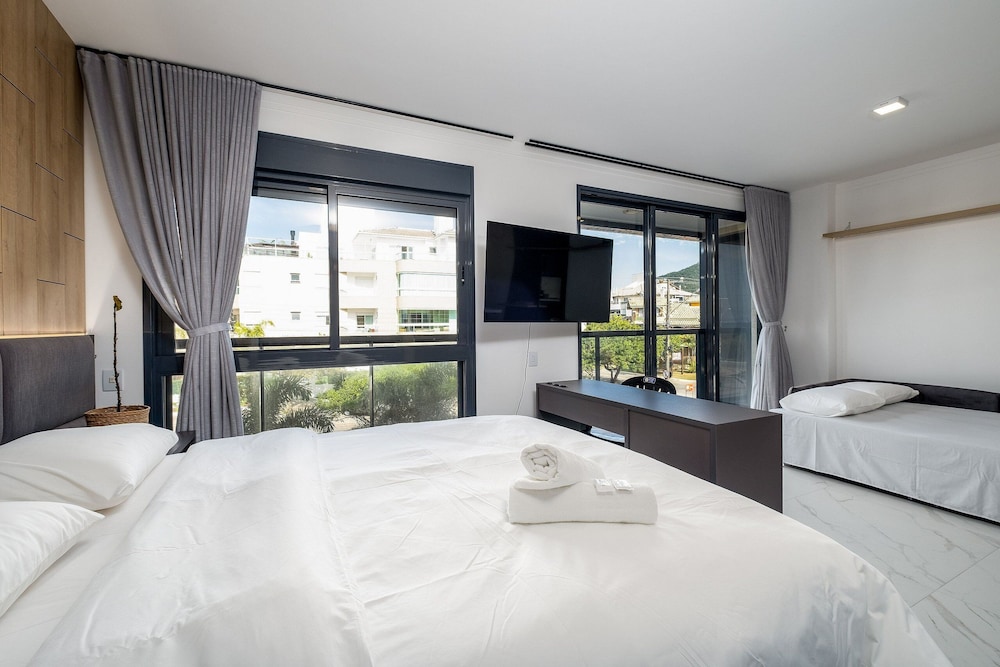 High Standard Studio on the Sand in Floripa Irb205