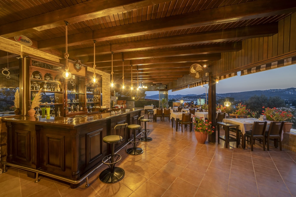 Queen Boutique Hotel - Image 27