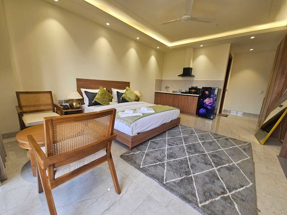 Hotel Dwellr