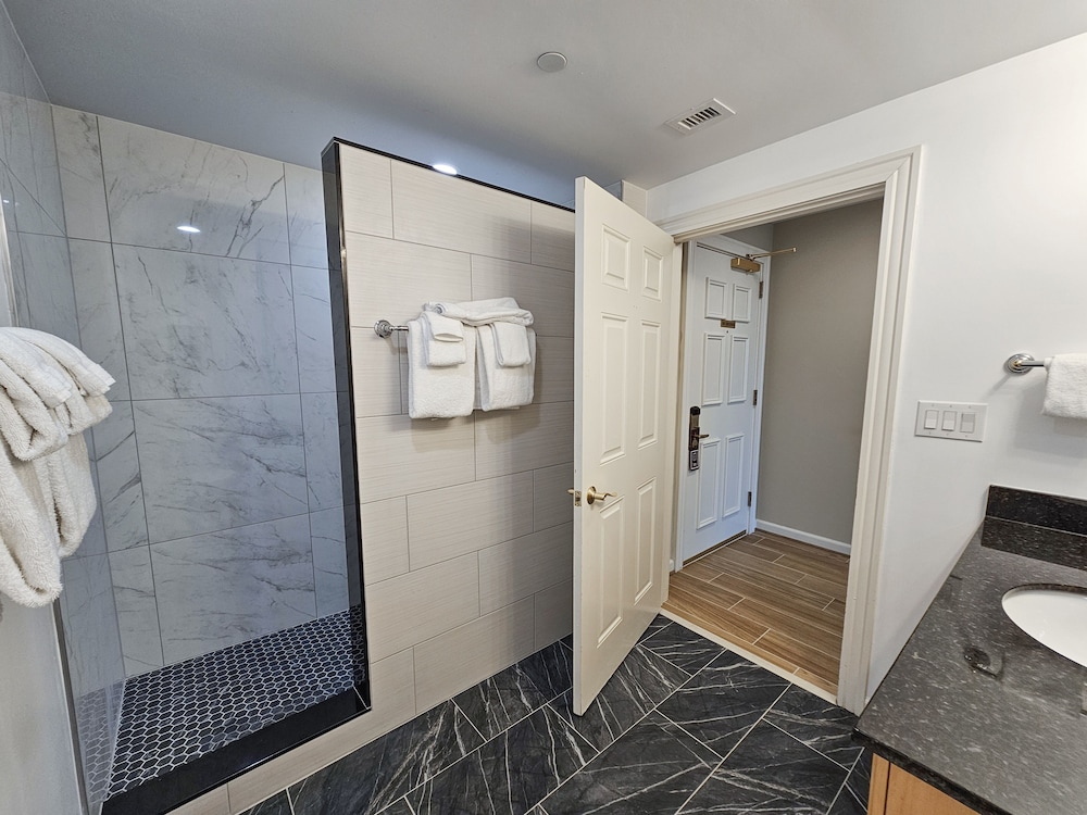 Ocean Front, 1602 Royale Palms 3 Bedroom Condo