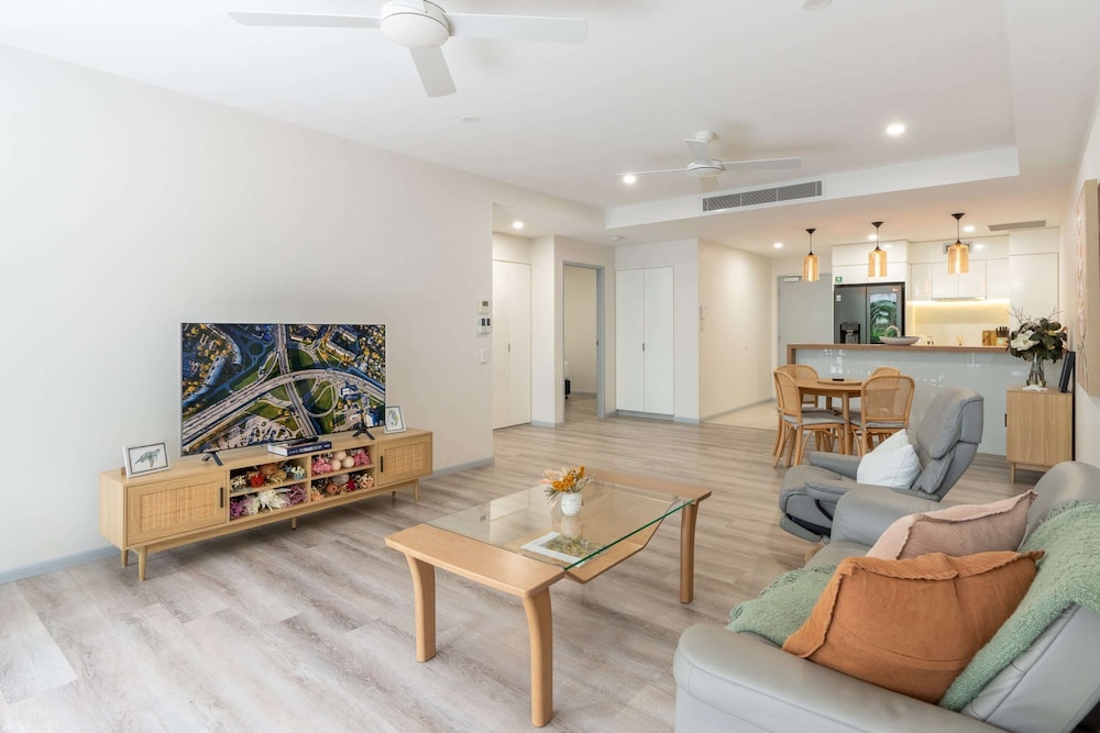 Best Location 2-bed With Gym, Pool 7-min From CBD