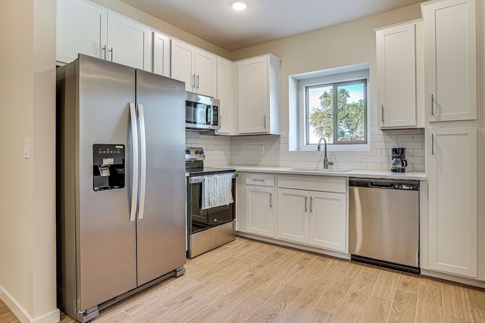 Community Pool & Hiking Trails: Deer Valley Condo